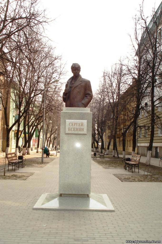 Могила Людмилы Зыкиной на Новодевичьем кладбище до 2012 года